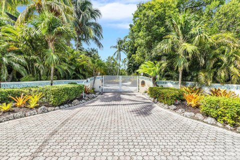 Casa en venta en Islamorada, Village of Islands, Florida, 7 dormitorios, 431.35 m2 № 777315 - foto 2