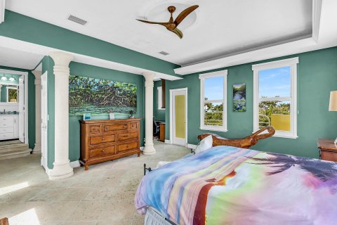 House in Islamorada, Village of Islands, Florida 7 bedrooms, 431.35 sq.m. № 777315 - photo 19