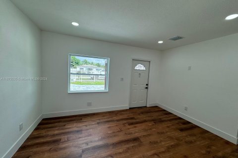 Casa en venta en Miami, Florida, 4 dormitorios, 149.2 m2 № 1398500 - foto 12