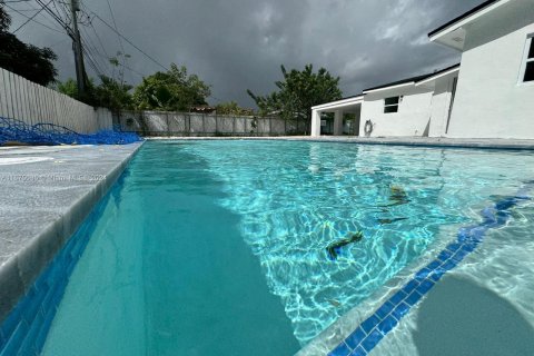 Casa en venta en Miami, Florida, 4 dormitorios, 149.2 m2 № 1398500 - foto 9