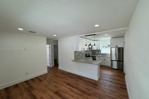 Casa en venta en Miami, Florida, 4 dormitorios, 149.2 m2 № 1398500 - foto 21