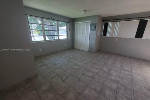 Casa en venta en Oakland Park, Florida, 6 dormitorios, 207.45 m2 № 696228 - foto 30