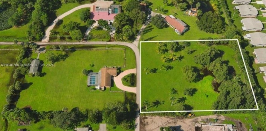 Land in West Palm Beach, Florida № 1332030