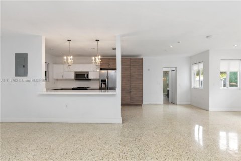 Casa en venta en Miami Beach, Florida, 2 dormitorios, 139.35 m2 № 1332028 - foto 9