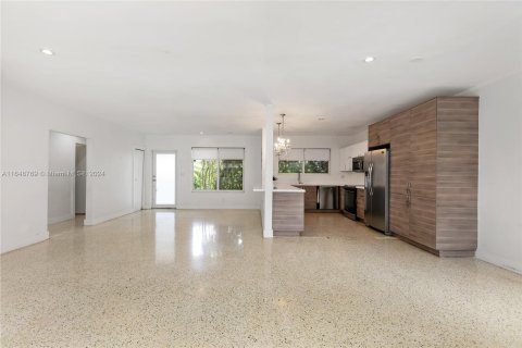 Casa en venta en Miami Beach, Florida, 2 dormitorios, 139.35 m2 № 1332028 - foto 11