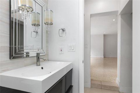 Casa en venta en Miami Beach, Florida, 2 dormitorios, 139.35 m2 № 1332028 - foto 22