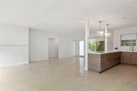 Casa en venta en Miami Beach, Florida, 2 dormitorios, 139.35 m2 № 1332028 - foto 13