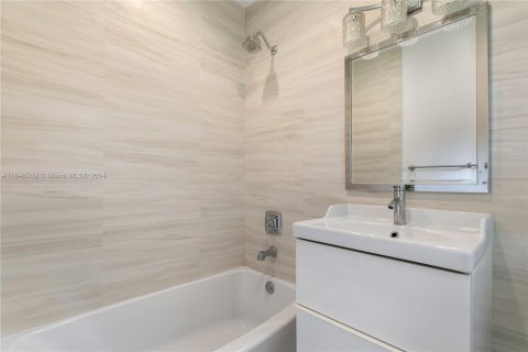 Casa en venta en Miami Beach, Florida, 2 dormitorios, 139.35 m2 № 1332028 - foto 30