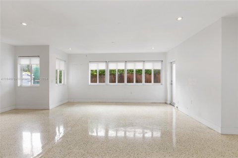 Villa ou maison à vendre à Miami Beach, Floride: 2 chambres, 139.35 m2 № 1332028 - photo 7