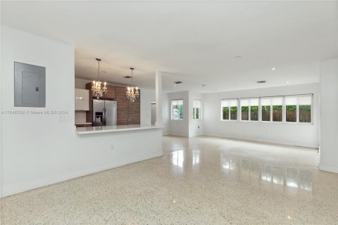 Villa ou maison à vendre à Miami Beach, Floride: 2 chambres, 139.35 m2 № 1332028 - photo 4