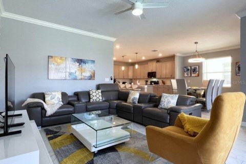 Villa ou maison à vendre à Kissimmee, Floride: 6 chambres, 310.57 m2 № 554657 - photo 4