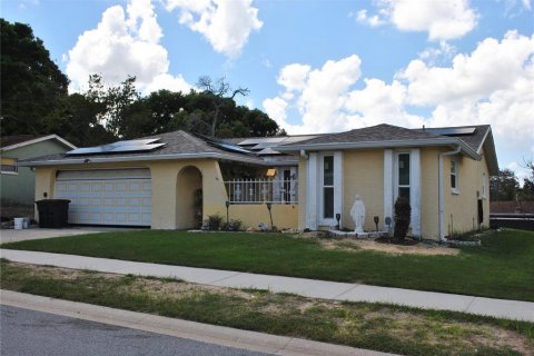 House in Port Richey, Florida 3 bedrooms, 140.1 sq.m. № 1385190 - photo 3