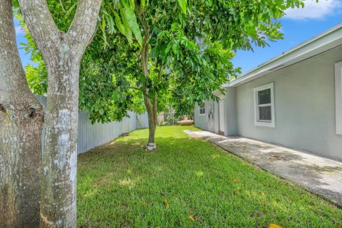 House in Royal Palm Beach, Florida 4 bedrooms, 188.87 sq.m. № 1217379 - photo 11