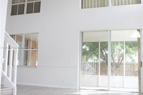 Casa en venta en Miramar, Florida, 4 dormitorios, 198.16 m2 № 715892 - foto 13