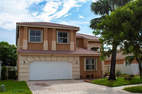 Villa ou maison à vendre à Miramar, Floride: 4 chambres, 198.16 m2 № 715892 - photo 1