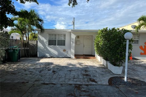 Commercial property in Miami, Florida № 1235269 - photo 2