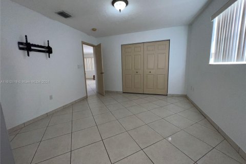 Propiedad comercial en venta en Miami, Florida № 1235269 - foto 8