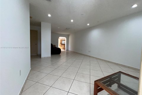 Propiedad comercial en venta en Miami, Florida № 1235269 - foto 3