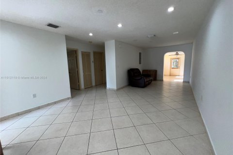 Propiedad comercial en venta en Miami, Florida № 1235269 - foto 4