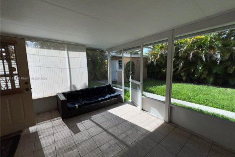 Propiedad comercial en venta en Miami, Florida № 1235269 - foto 18