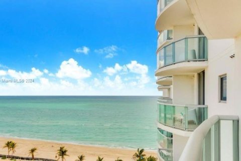 Condo in Sunny Isles Beach, Florida, 1 bedroom  № 1235270 - photo 1