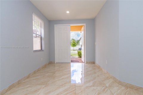 Villa ou maison à vendre à Hialeah, Floride: 4 chambres, 228.73 m2 № 1354567 - photo 13