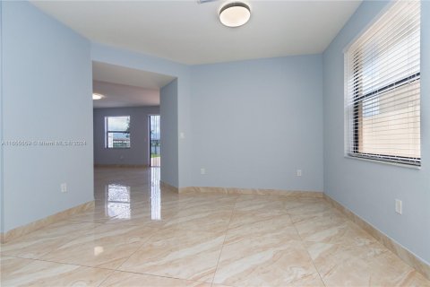 House in Hialeah, Florida 4 bedrooms, 228.73 sq.m. № 1354567 - photo 16