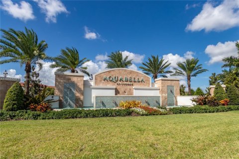 Villa ou maison à vendre à Hialeah, Floride: 4 chambres, 228.73 m2 № 1354567 - photo 1