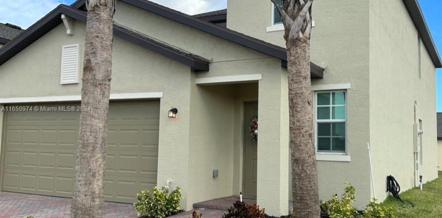 House in St. Lucie, Florida 5 bedrooms, 220.18 sq.m. № 1333410