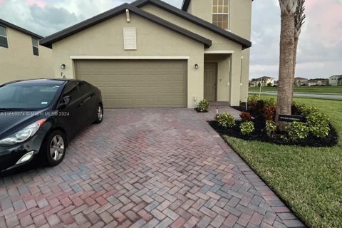 House in St. Lucie, Florida 5 bedrooms, 220.18 sq.m. № 1333410 - photo 2