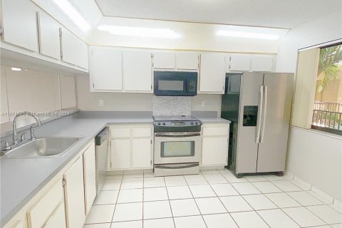 Condo in North Lauderdale, Florida, 2 bedrooms  № 1391914 - photo 4