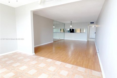 Condominio en venta en North Lauderdale, Florida, 2 dormitorios, 125.42 m2 № 1391914 - foto 20