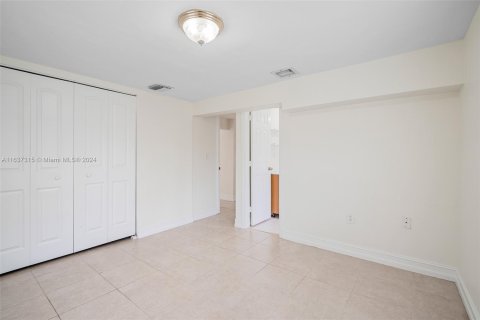 House in North Miami Beach, Florida 2 bedrooms, 102.19 sq.m. № 1316298 - photo 24