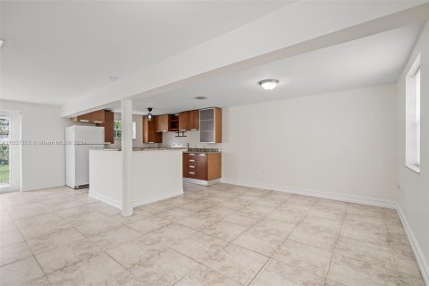 House in North Miami Beach, Florida 2 bedrooms, 102.19 sq.m. № 1316298 - photo 11