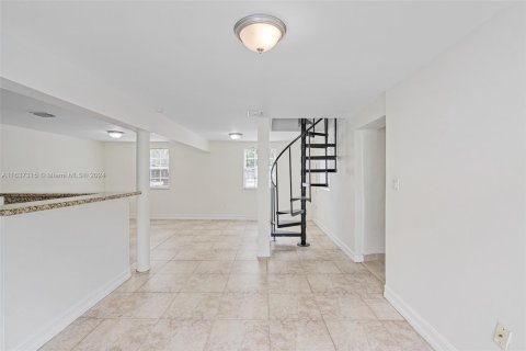 House in North Miami Beach, Florida 2 bedrooms, 102.19 sq.m. № 1316298 - photo 6