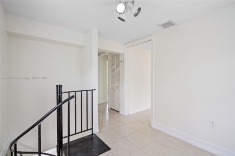 House in North Miami Beach, Florida 2 bedrooms, 102.19 sq.m. № 1316298 - photo 20