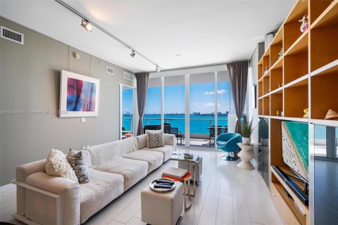 Condo in Miami, Florida, 2 bedrooms  № 1081274 - photo 3