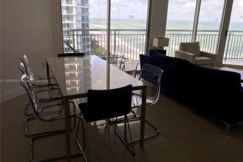 Condominio en venta en Sunny Isles Beach, Florida, 3 dormitorios, 172.8 m2 № 1081227 - foto 14