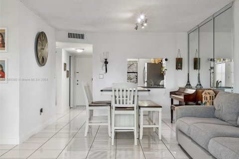 Copropriété à vendre à Coconut Creek, Floride: 2 chambres, 99.41 m2 № 1176254 - photo 11