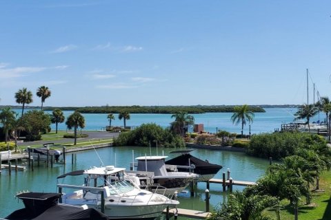 Touwnhouse à vendre à Treasure Island, Floride: 2 chambres, 117.06 m2 № 1245607 - photo 1