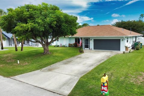 House in Port Charlotte, Florida 3 bedrooms, 160.54 sq.m. № 1253700 - photo 1