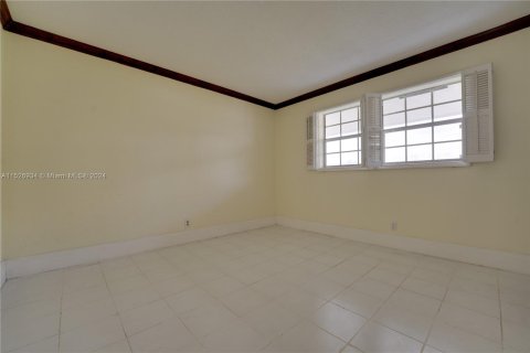 Condominio en venta en Hallandale Beach, Florida, 1 dormitorio, 65.03 m2 № 990347 - foto 24