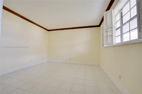 Condominio en venta en Hallandale Beach, Florida, 1 dormitorio, 65.03 m2 № 990347 - foto 27