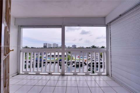 Condominio en venta en Hallandale Beach, Florida, 1 dormitorio, 65.03 m2 № 990347 - foto 30