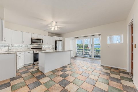 Condominio en venta en Jensen Beach, Florida, 1 dormitorio, 60.2 m2 № 406361 - foto 9