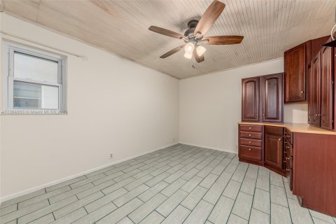 Condominio en venta en Jensen Beach, Florida, 1 dormitorio, 60.2 m2 № 406361 - foto 15