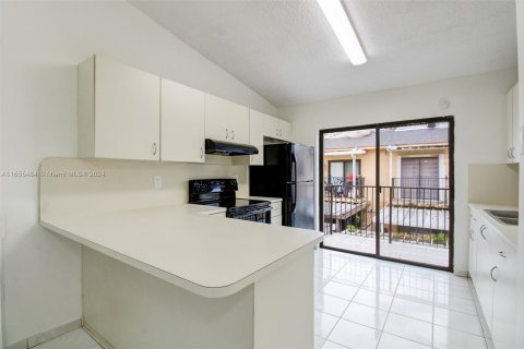 Condominio en venta en Hialeah, Florida, 2 dormitorios, 85.93 m2 № 1353962 - foto 6