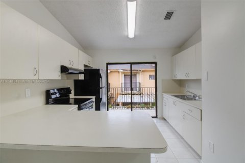 Copropriété à vendre à Hialeah, Floride: 2 chambres, 85.93 m2 № 1353962 - photo 7