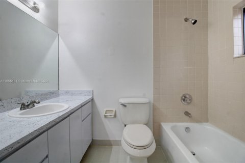 Copropriété à vendre à Hialeah, Floride: 2 chambres, 85.93 m2 № 1353962 - photo 10