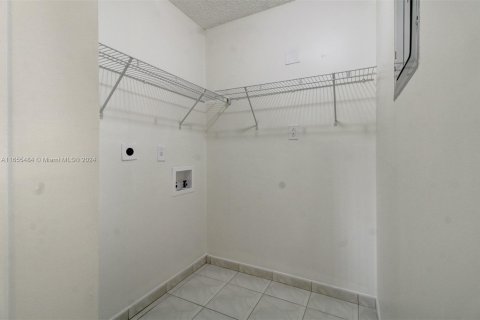 Condominio en venta en Hialeah, Florida, 2 dormitorios, 85.93 m2 № 1353962 - foto 12